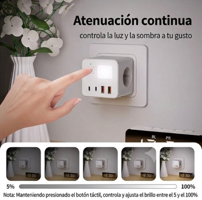 1 regleta UE, 3 enchufes de CA, 2 puertos USB y 2 puertos tipo C y con una pequeña luz nocturna de 3 colores.